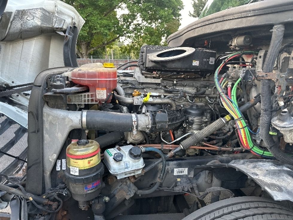 Day Cab Tractor-Heavy Duty Tractors-Freightliner-2018-T12664ST-Kent-WA-424,245\n\t\tmiles-$ 41,000 - Image 16