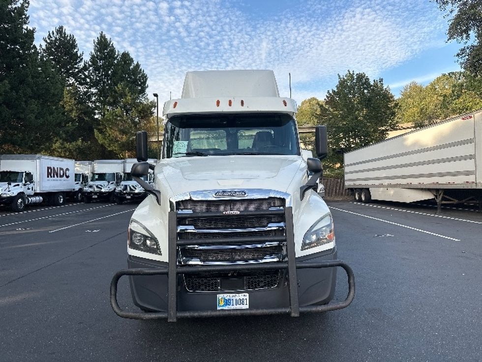 Day Cab Tractor-Heavy Duty Tractors-Freightliner-2018-T12664ST-Kent-WA-424,245\n\t\tmiles-$ 41,000 - Image 2