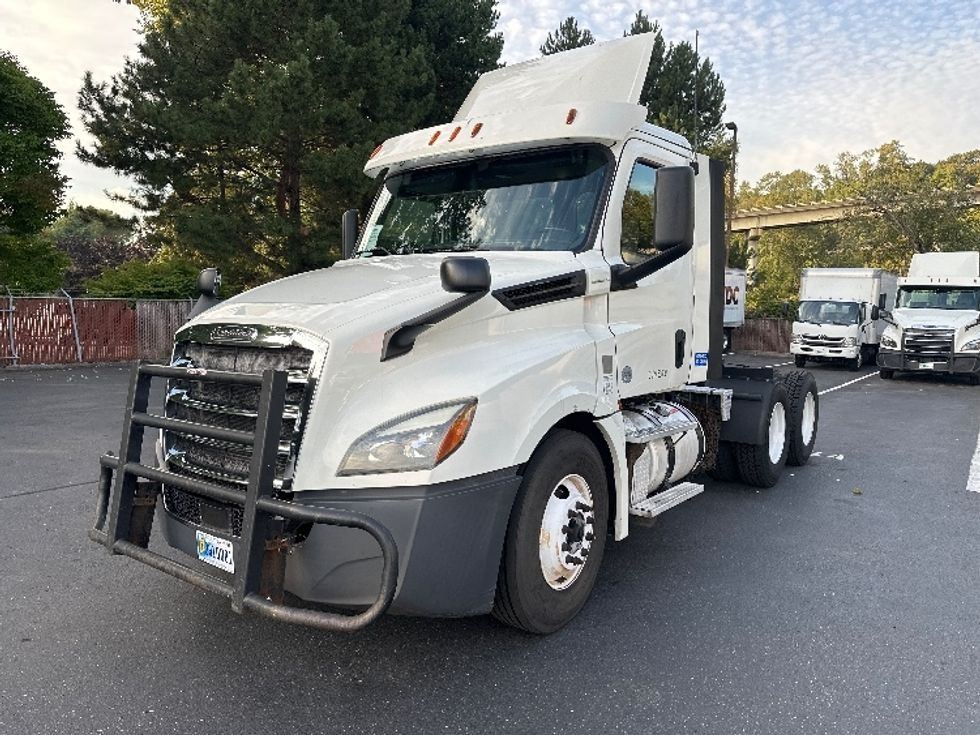 Day Cab Tractor-Heavy Duty Tractors-Freightliner-2018-T12664ST-Kent-WA-424,245\n\t\tmiles-$ 41,000 - Image 3