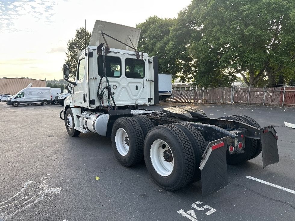 Day Cab Tractor-Heavy Duty Tractors-Freightliner-2018-T12664ST-Kent-WA-424,245\n\t\tmiles-$ 41,000 - Image 5