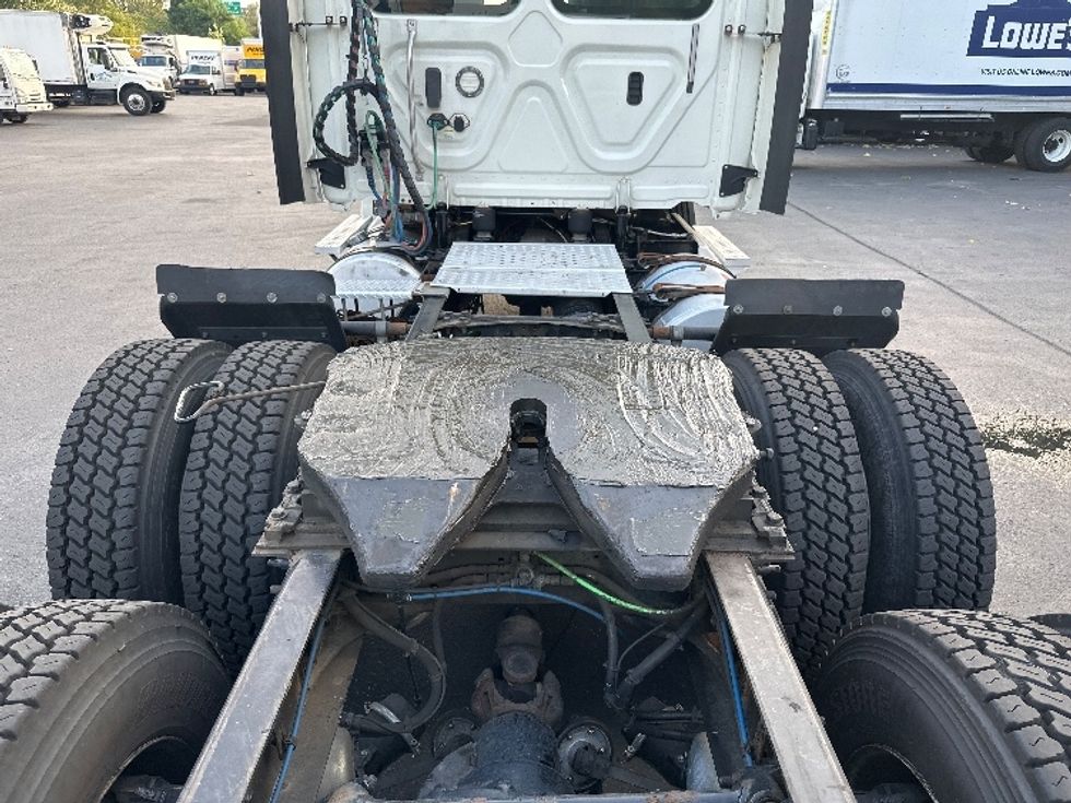 Day Cab Tractor-Heavy Duty Tractors-Freightliner-2018-T12664ST-Kent-WA-424,245\n\t\tmiles-$ 41,000 - Image 6