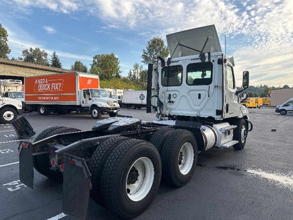 Day Cab Tractor-Heavy Duty Tractors-Freightliner-2018-T12664ST-Kent-WA-424,245\n\t\tmiles-$ 41,000 - Image 7
