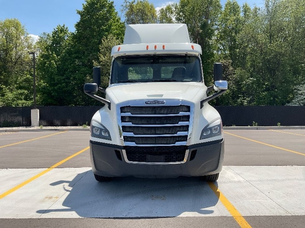 Day Cab Tractor-Heavy Duty Tractors-Freightliner-2018-T12664ST-Kentwood-MI-483,316\n\t\tmiles-$ 39,000 - Image 2