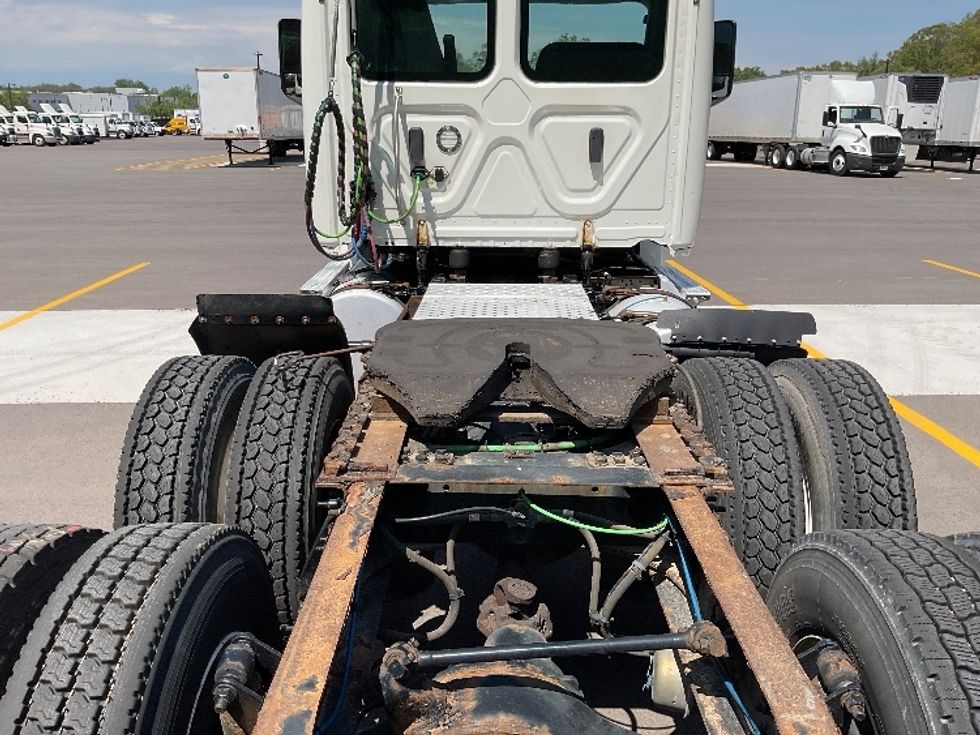 Day Cab Tractor-Heavy Duty Tractors-Freightliner-2018-T12664ST-Kentwood-MI-483,316\n\t\tmiles-$ 39,000 - Image 6
