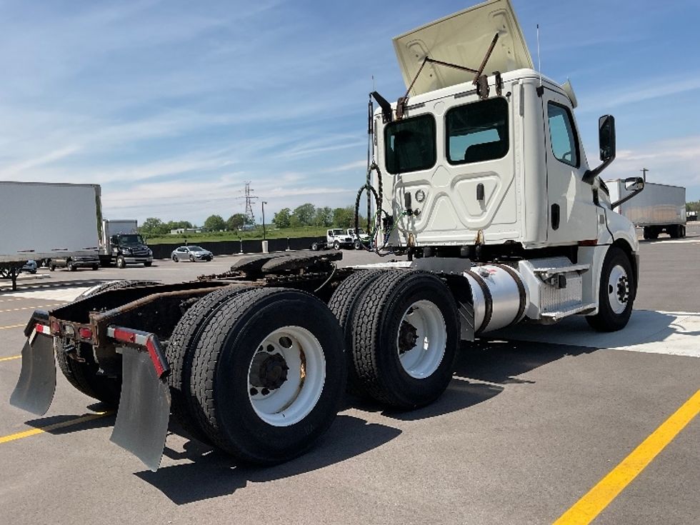 Day Cab Tractor-Heavy Duty Tractors-Freightliner-2018-T12664ST-Kentwood-MI-483,316\n\t\tmiles-$ 39,000 - Image 7