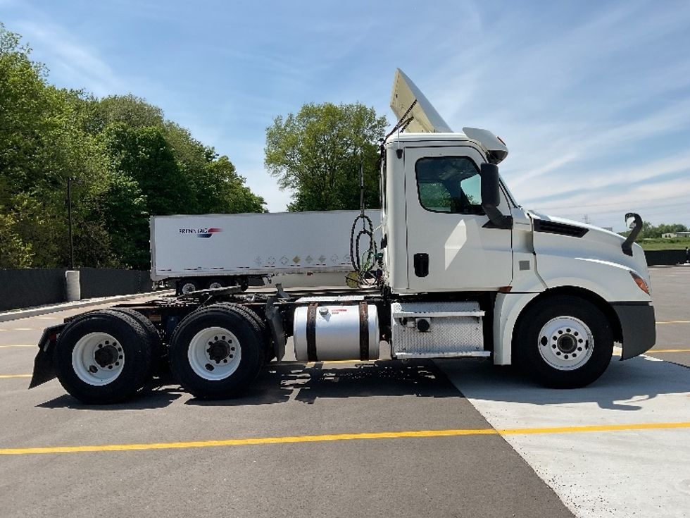 Day Cab Tractor-Heavy Duty Tractors-Freightliner-2018-T12664ST-Kentwood-MI-483,316\n\t\tmiles-$ 39,000 - Image 8