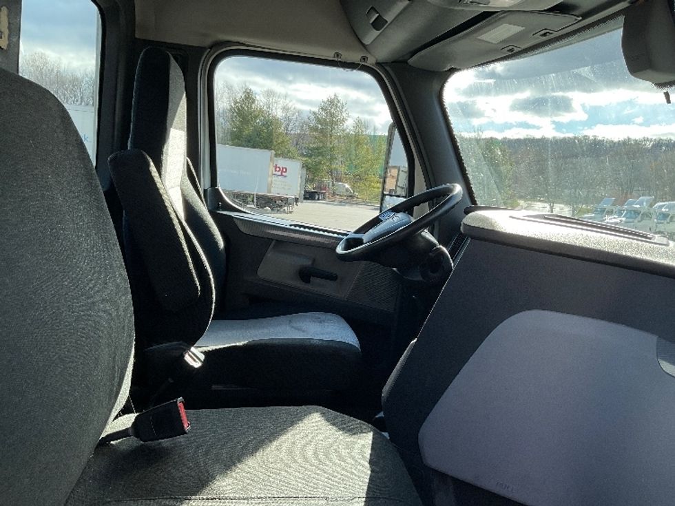 Day Cab Tractor-Heavy Duty Tractors-Freightliner-2018-T12664ST-King Of Prussia-PA-431,478\n\t\tmiles-$ 37,000 - Image 14