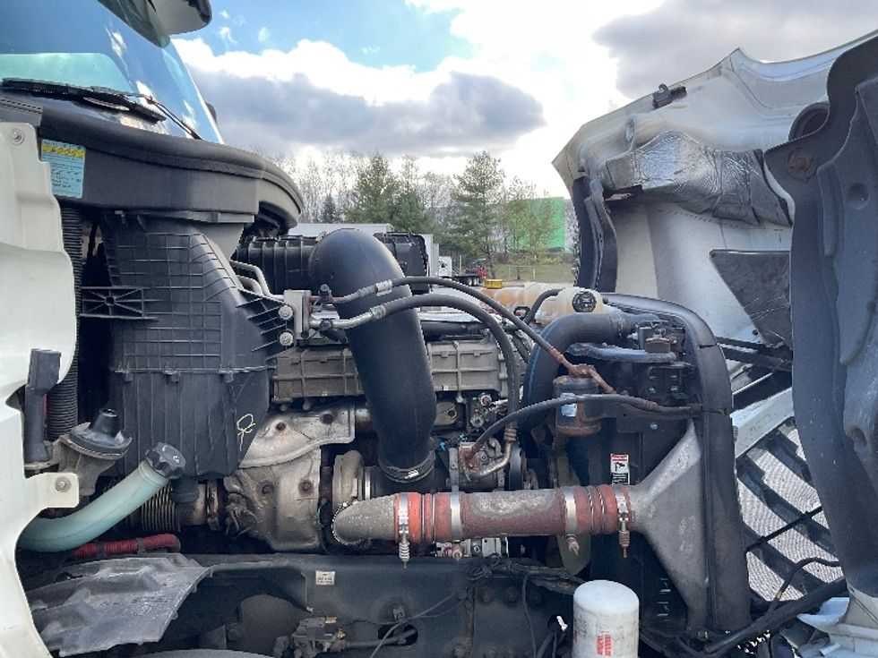 Day Cab Tractor-Heavy Duty Tractors-Freightliner-2018-T12664ST-King Of Prussia-PA-431,478\n\t\tmiles-$ 37,000 - Image 15