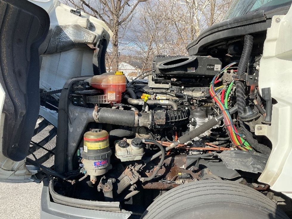 Day Cab Tractor-Heavy Duty Tractors-Freightliner-2018-T12664ST-King Of Prussia-PA-431,478\n\t\tmiles-$ 37,000 - Image 16