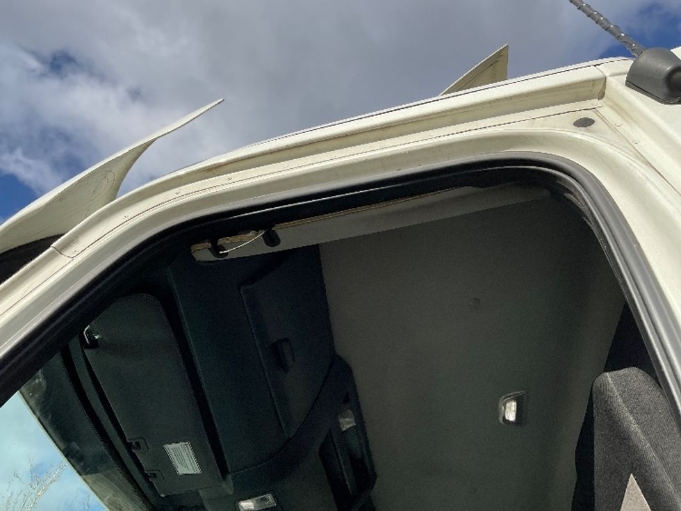 Day Cab Tractor-Heavy Duty Tractors-Freightliner-2018-T12664ST-King Of Prussia-PA-431,478\n\t\tmiles-$ 37,000 - Image 17