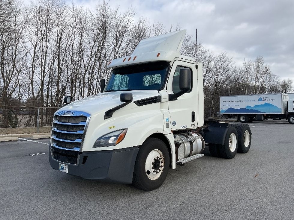Day Cab Tractor-Heavy Duty Tractors-Freightliner-2018-T12664ST-King Of Prussia-PA-431,478\n\t\tmiles-$ 37,000 - Image 3
