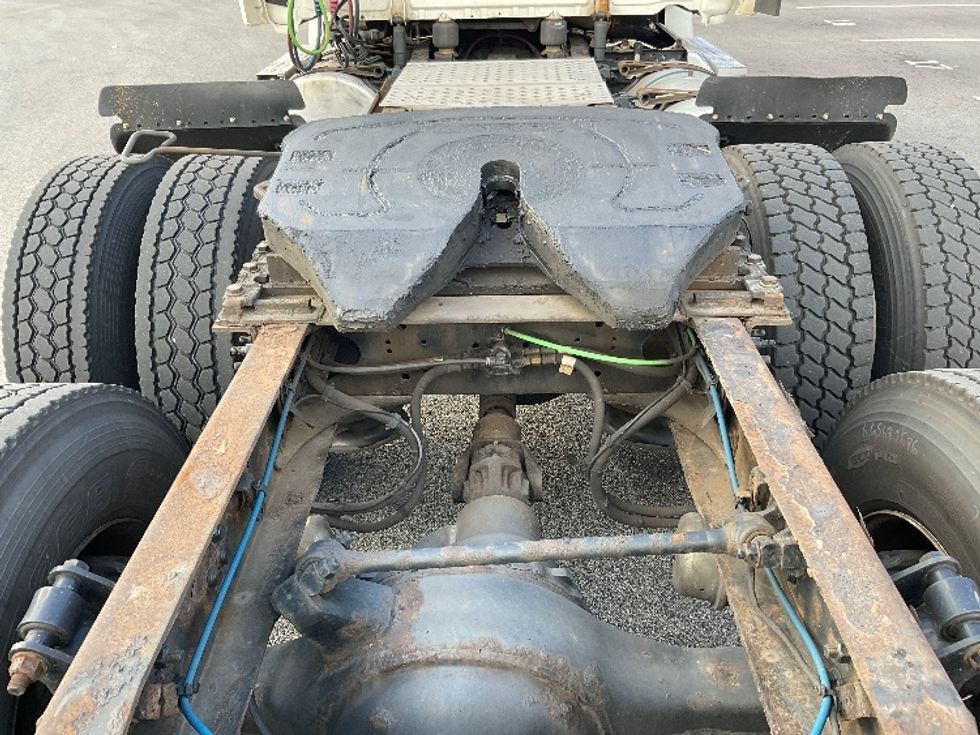 Day Cab Tractor-Heavy Duty Tractors-Freightliner-2018-T12664ST-King Of Prussia-PA-431,478\n\t\tmiles-$ 37,000 - Image 6