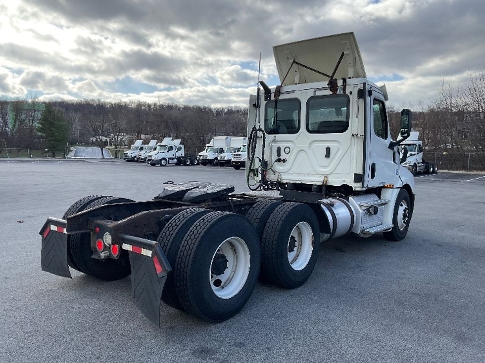 Day Cab Tractor-Heavy Duty Tractors-Freightliner-2018-T12664ST-King Of Prussia-PA-431,478\n\t\tmiles-$ 37,000 - Image 7