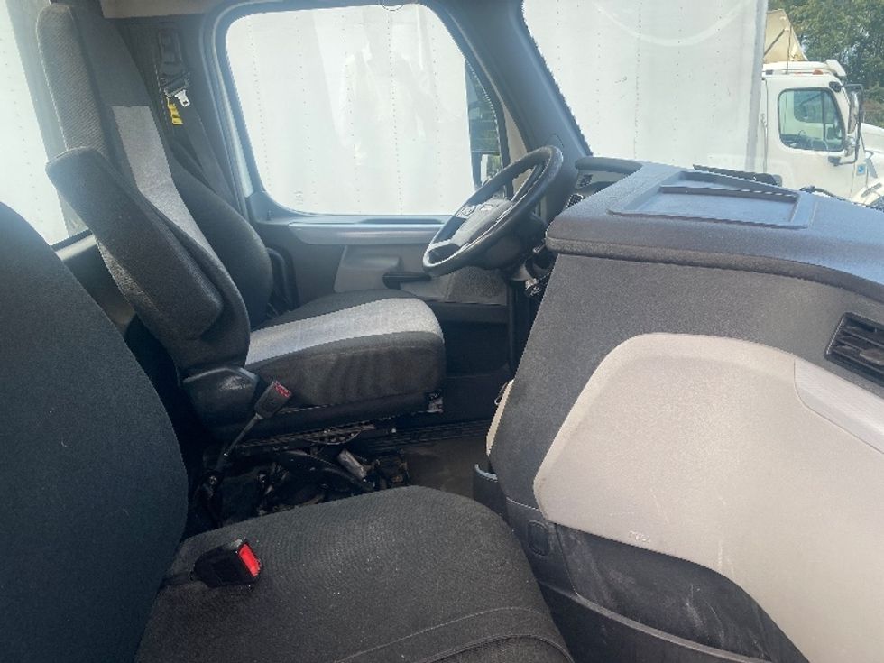 Day Cab Tractor-Heavy Duty Tractors-Freightliner-2018-T12664ST-King Of Prussia-PA-441,699\n\t\tmiles-$ 38,000 - Image 14