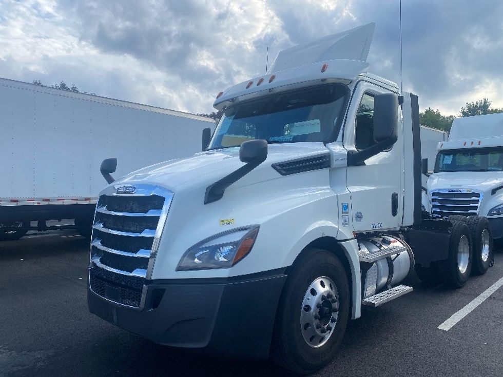 Day Cab Tractor-Heavy Duty Tractors-Freightliner-2018-T12664ST-King Of Prussia-PA-441,699\n\t\tmiles-$ 38,000 - Image 3