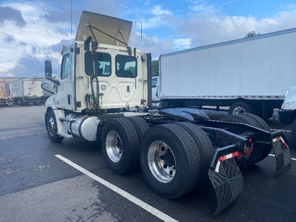 Day Cab Tractor-Heavy Duty Tractors-Freightliner-2018-T12664ST-King Of Prussia-PA-441,699\n\t\tmiles-$ 38,000 - Image 5