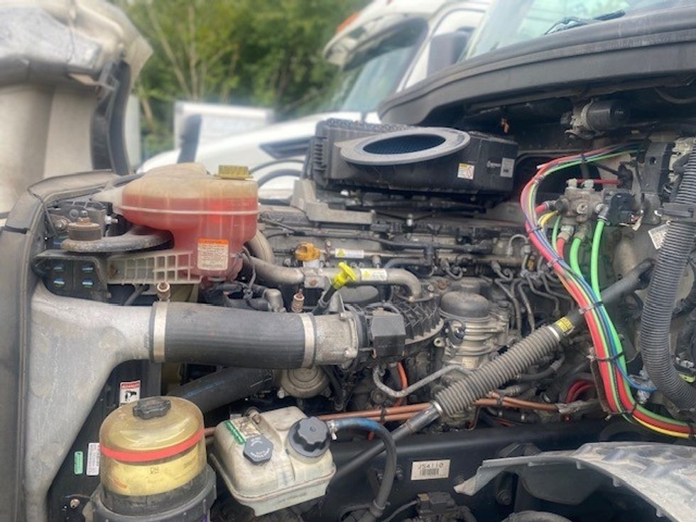 Day Cab Tractor-Heavy Duty Tractors-Freightliner-2018-T12664ST-King Of Prussia-PA-452,381\n\t\tmiles-$ 37,500 - Image 15