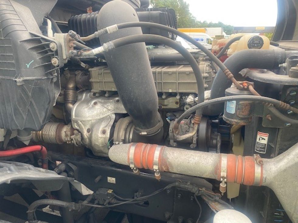 Day Cab Tractor-Heavy Duty Tractors-Freightliner-2018-T12664ST-King Of Prussia-PA-452,381\n\t\tmiles-$ 37,500 - Image 16