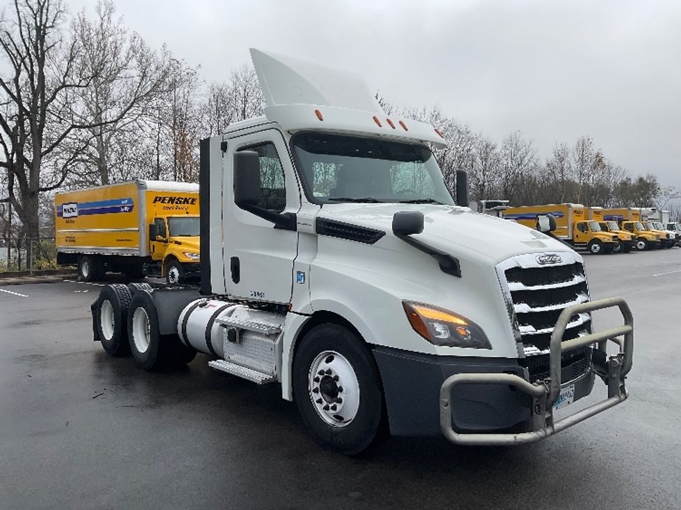 Day Cab Tractor-Heavy Duty Tractors-Freightliner-2018-T12664ST-King Of Prussia-PA-477,194\n\t\tmiles-$ 35,000 - Image 1