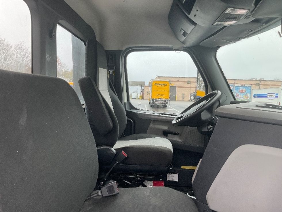 Day Cab Tractor-Heavy Duty Tractors-Freightliner-2018-T12664ST-King Of Prussia-PA-477,194\n\t\tmiles-$ 35,000 - Image 14