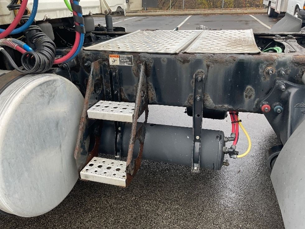 Day Cab Tractor-Heavy Duty Tractors-Freightliner-2018-T12664ST-King Of Prussia-PA-477,194\n\t\tmiles-$ 35,000 - Image 17