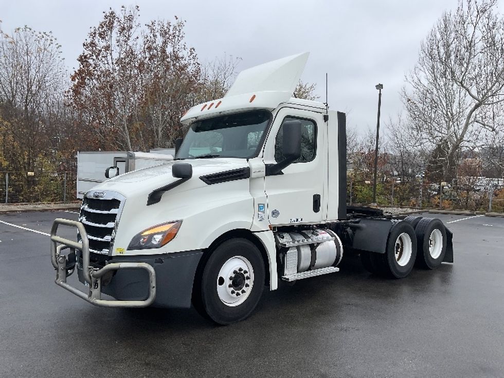 Day Cab Tractor-Heavy Duty Tractors-Freightliner-2018-T12664ST-King Of Prussia-PA-477,194\n\t\tmiles-$ 35,000 - Image 3