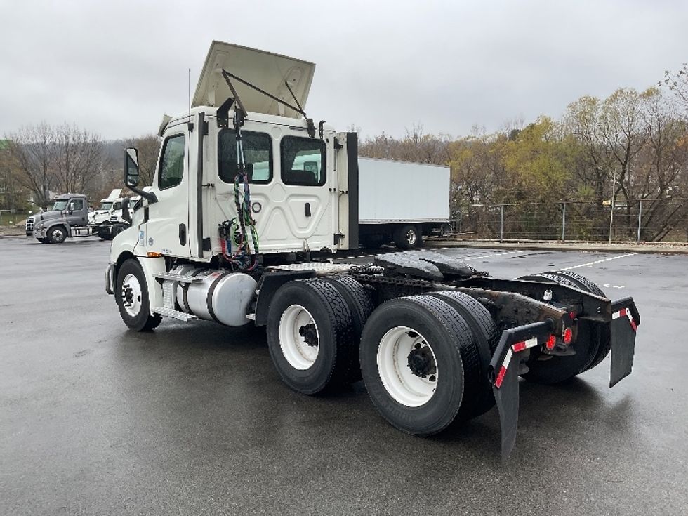 Day Cab Tractor-Heavy Duty Tractors-Freightliner-2018-T12664ST-King Of Prussia-PA-477,194\n\t\tmiles-$ 35,000 - Image 5