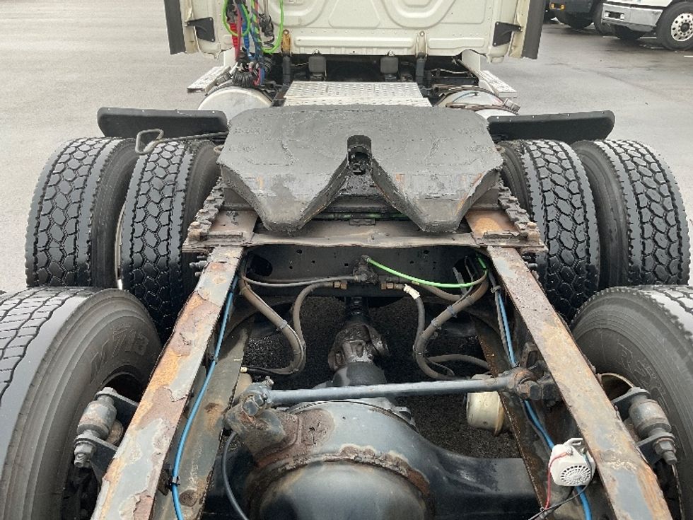 Day Cab Tractor-Heavy Duty Tractors-Freightliner-2018-T12664ST-King Of Prussia-PA-477,194\n\t\tmiles-$ 35,000 - Image 6