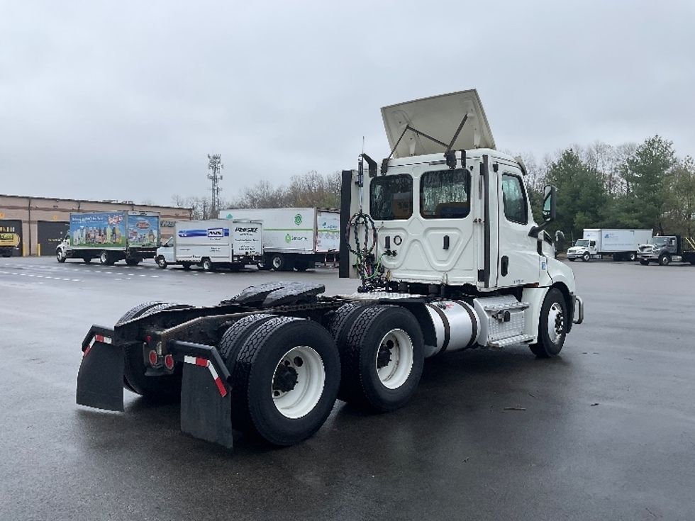 Day Cab Tractor-Heavy Duty Tractors-Freightliner-2018-T12664ST-King Of Prussia-PA-477,194\n\t\tmiles-$ 35,000 - Image 7