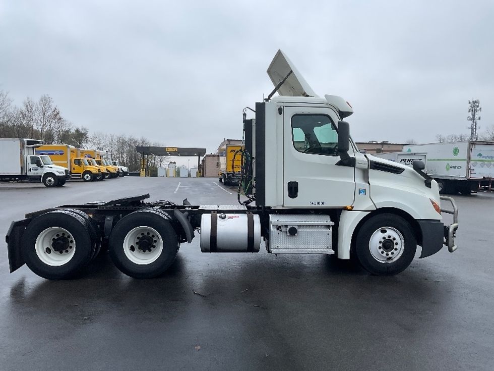 Day Cab Tractor-Heavy Duty Tractors-Freightliner-2018-T12664ST-King Of Prussia-PA-477,194\n\t\tmiles-$ 35,000 - Image 8