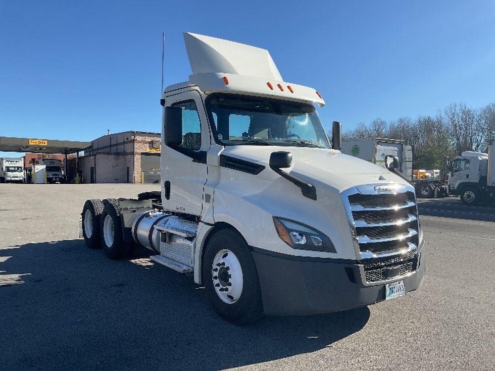 Day Cab Tractor-Heavy Duty Tractors-Freightliner-2018-T12664ST-King Of Prussia-PA-487,946\n\t\tmiles-$ 34,500 - Image 1
