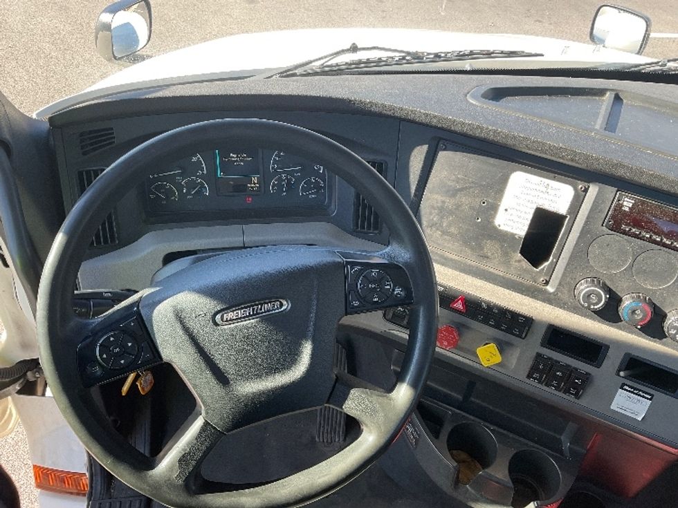 Day Cab Tractor-Heavy Duty Tractors-Freightliner-2018-T12664ST-King Of Prussia-PA-487,946\n\t\tmiles-$ 34,500 - Image 11