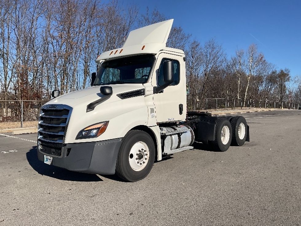 Day Cab Tractor-Heavy Duty Tractors-Freightliner-2018-T12664ST-King Of Prussia-PA-487,946\n\t\tmiles-$ 34,500 - Image 3