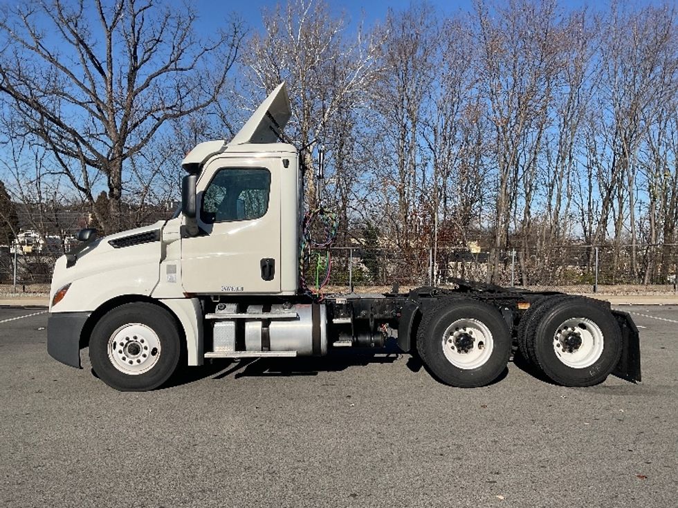 Day Cab Tractor-Heavy Duty Tractors-Freightliner-2018-T12664ST-King Of Prussia-PA-487,946\n\t\tmiles-$ 34,500 - Image 4