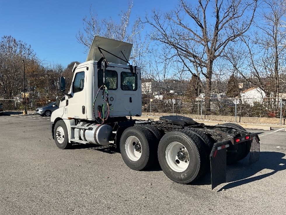 Day Cab Tractor-Heavy Duty Tractors-Freightliner-2018-T12664ST-King Of Prussia-PA-487,946\n\t\tmiles-$ 34,500 - Image 5