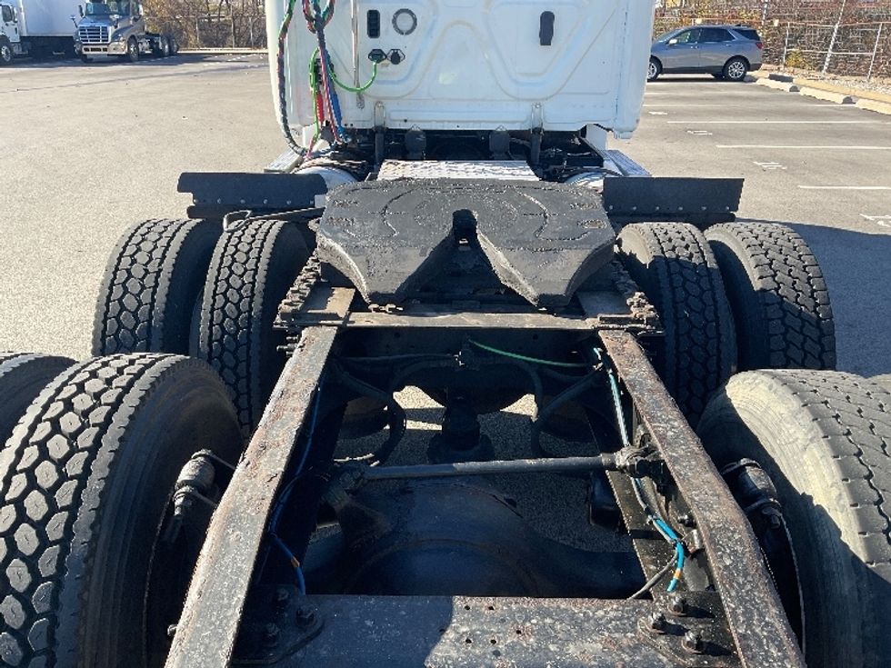 Day Cab Tractor-Heavy Duty Tractors-Freightliner-2018-T12664ST-King Of Prussia-PA-487,946\n\t\tmiles-$ 34,500 - Image 6