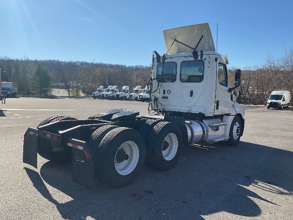 Day Cab Tractor-Heavy Duty Tractors-Freightliner-2018-T12664ST-King Of Prussia-PA-487,946\n\t\tmiles-$ 34,500 - Image 7