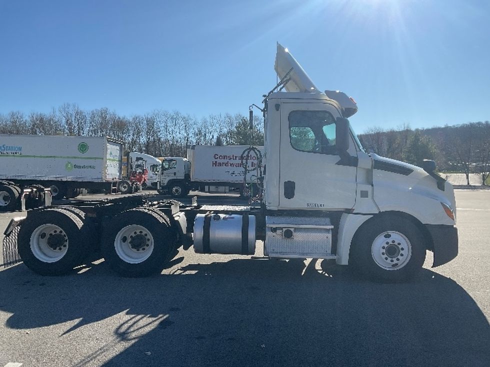 Day Cab Tractor-Heavy Duty Tractors-Freightliner-2018-T12664ST-King Of Prussia-PA-487,946\n\t\tmiles-$ 34,500 - Image 8