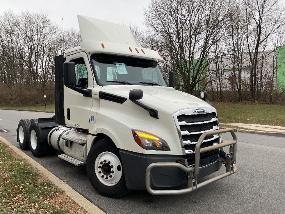 Day Cab Tractor-Heavy Duty Tractors-Freightliner-2018-T12664ST-King Of Prussia-PA-608,179\n\t\tmiles-$ 27,250 - Image 1