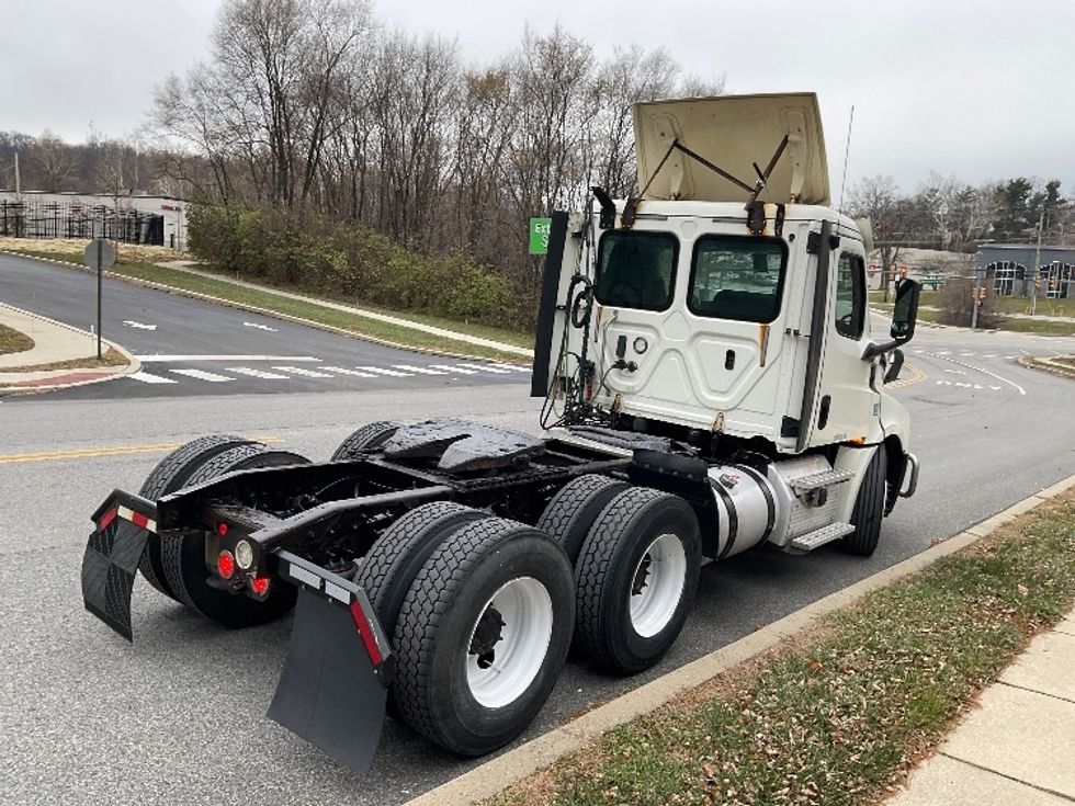 Day Cab Tractor-Heavy Duty Tractors-Freightliner-2018-T12664ST-King Of Prussia-PA-608,179\n\t\tmiles-$ 27,250 - Image 7