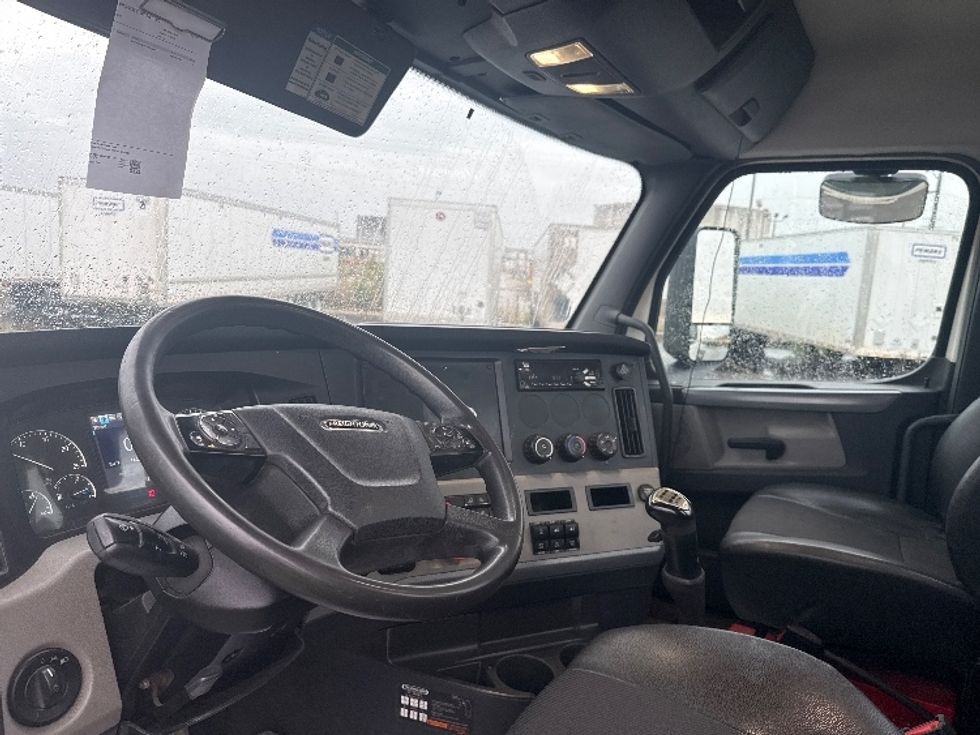 Day Cab Tractor-Heavy Duty Tractors-Freightliner-2018-T12664ST-La Porte-IN-443,215\n\t\tmiles-$ 31,250 - Image 10