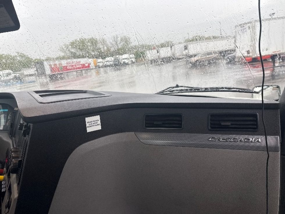 Day Cab Tractor-Heavy Duty Tractors-Freightliner-2018-T12664ST-La Porte-IN-443,215\n\t\tmiles-$ 31,250 - Image 13