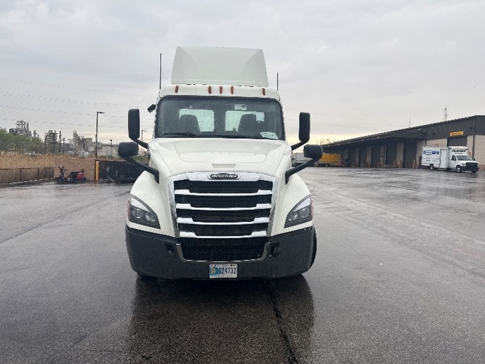 Day Cab Tractor-Heavy Duty Tractors-Freightliner-2018-T12664ST-La Porte-IN-443,215\n\t\tmiles-$ 31,250 - Image 2