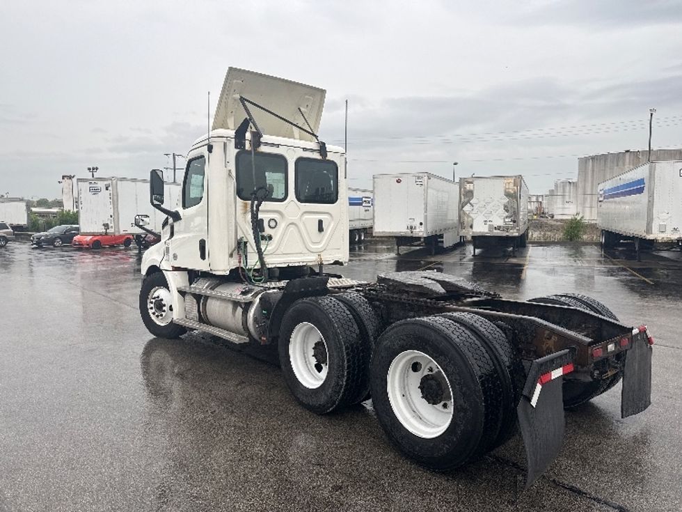 Day Cab Tractor-Heavy Duty Tractors-Freightliner-2018-T12664ST-La Porte-IN-443,215\n\t\tmiles-$ 31,250 - Image 5