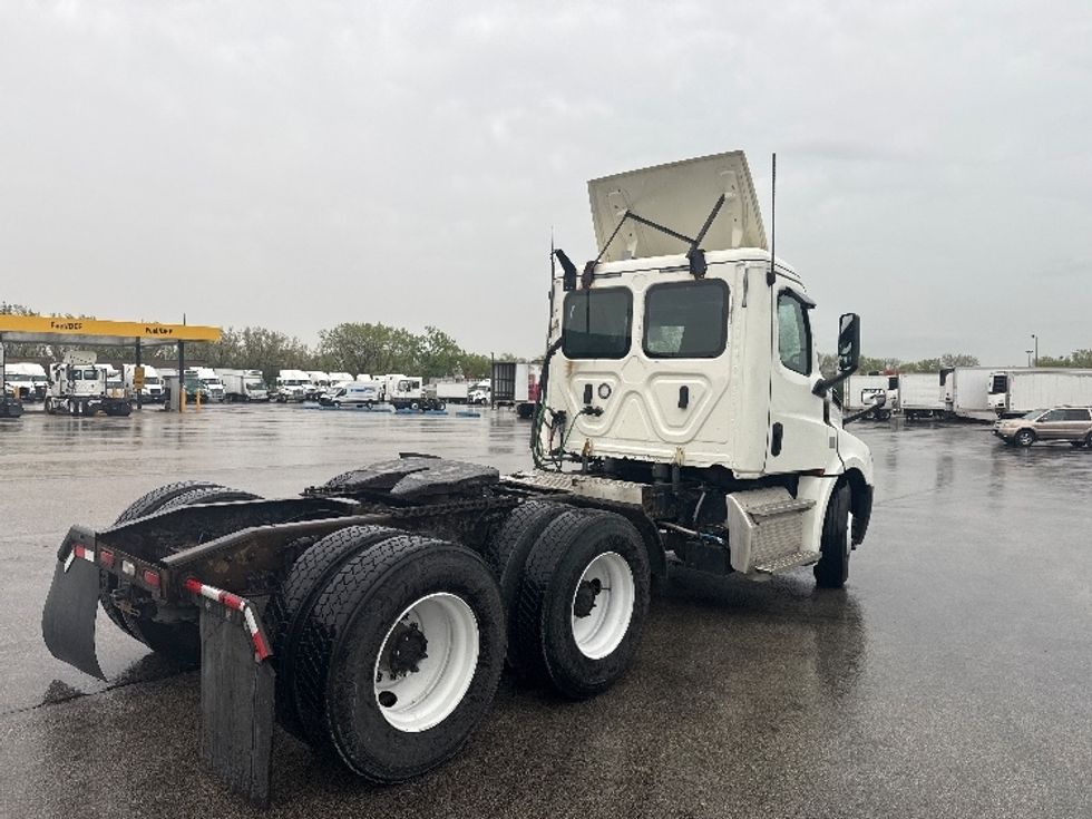Day Cab Tractor-Heavy Duty Tractors-Freightliner-2018-T12664ST-La Porte-IN-443,215\n\t\tmiles-$ 31,250 - Image 7