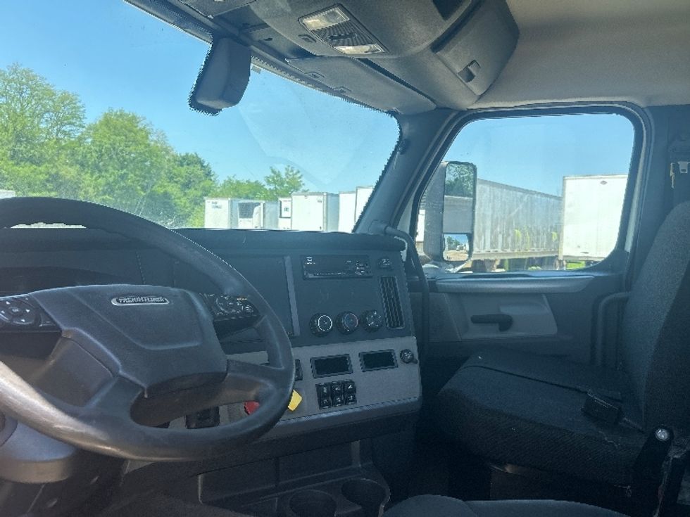 Day Cab Tractor-Heavy Duty Tractors-Freightliner-2018-T12664ST-La Porte-IN-458,118\n\t\tmiles-$ 35,000 - Image 10