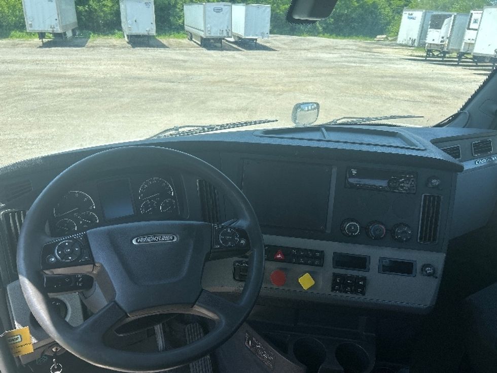 Day Cab Tractor-Heavy Duty Tractors-Freightliner-2018-T12664ST-La Porte-IN-458,118\n\t\tmiles-$ 35,000 - Image 11