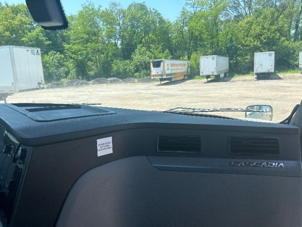 Day Cab Tractor-Heavy Duty Tractors-Freightliner-2018-T12664ST-La Porte-IN-458,118\n\t\tmiles-$ 35,000 - Image 13