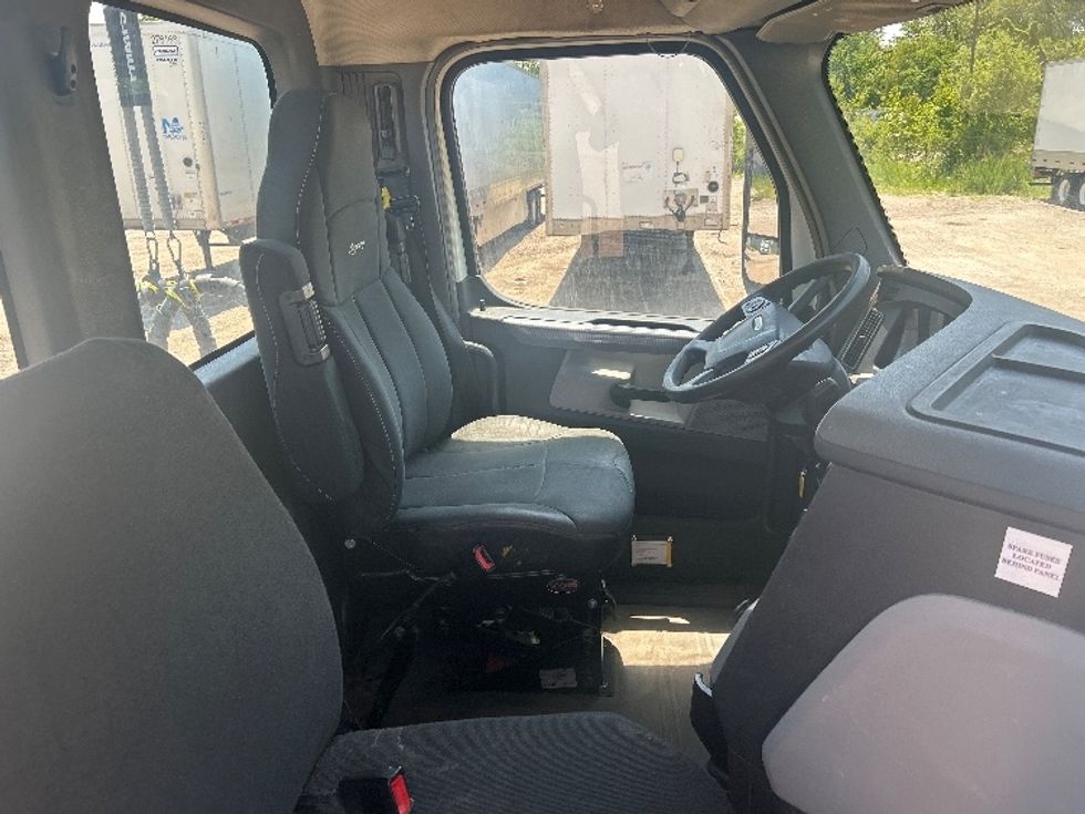 Day Cab Tractor-Heavy Duty Tractors-Freightliner-2018-T12664ST-La Porte-IN-458,118\n\t\tmiles-$ 35,000 - Image 14