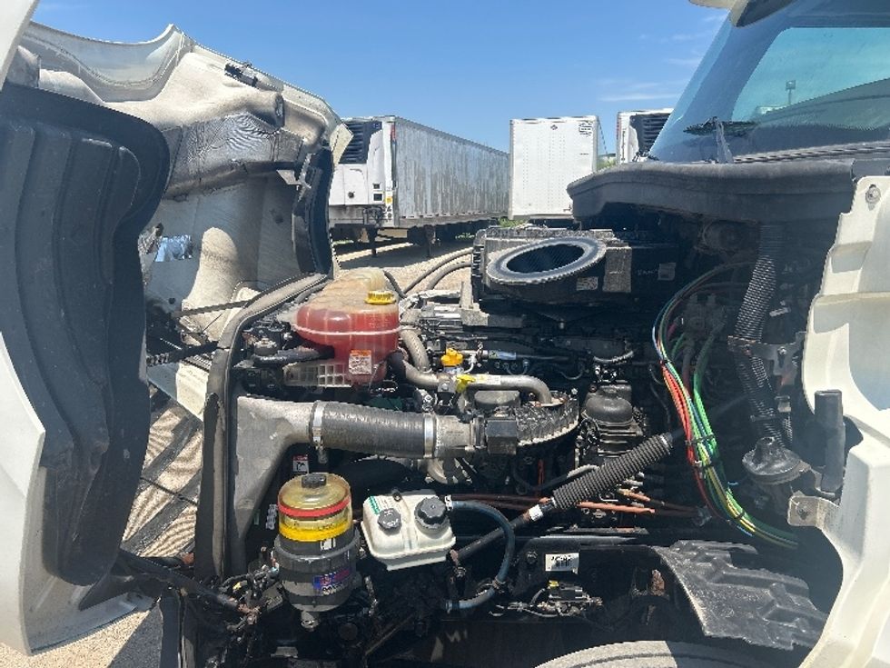 Day Cab Tractor-Heavy Duty Tractors-Freightliner-2018-T12664ST-La Porte-IN-458,118\n\t\tmiles-$ 35,000 - Image 16
